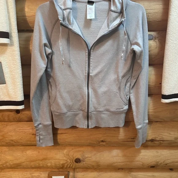 Patagonia Cloud Stack Hoodie - Picture 2 of 6